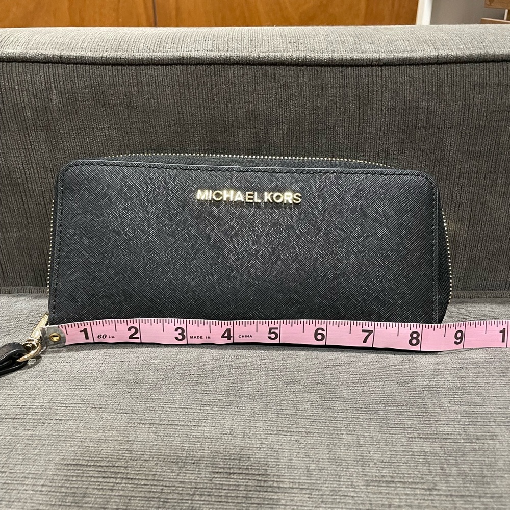 Michael Kors Wallet Wristlet - Picture 5 of 5